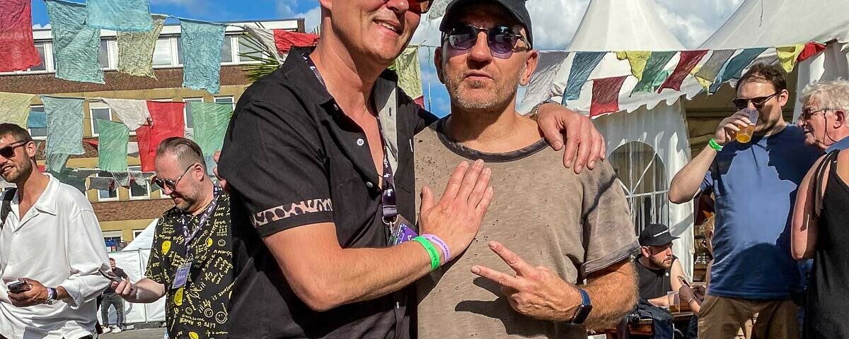 (v. l. ): Thomas Pieper und DJ-Legende Sven Väth auf dem diesjährigen Dockland-Festival. (Foto: Bastian E.)