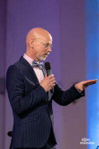 Tim Eberhardt präsentiert in der Friedenskapelle ein abwechslungsreiches Programm. (Foto: Stephan Günther)