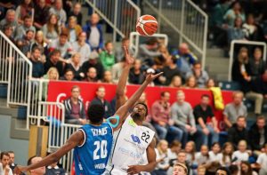 Am Wochenende sind die WWU Baskets beim Auswärtsspiel gegen Lok Bernau gefordert. (Foto: Markus Holtrichter)