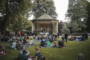 Picknicken und Musik genießen, das gibt es am Samstag beim Treibgut-Auftakt im Schlossgarten. (Foto: André Eversloh)