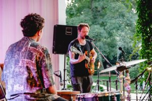 Das Duo "Komparse" aus Köln beschlossen den ersten Treibgut-Abend der Saison. (Foto: Claudia Feldmann)