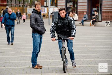 Die beiden Jungunternehmer kennen sich seit ihrer Kindheit und haben schon früher gemeinsam an Fahrrädern herumgeschraubt (Foto: Bührke)
