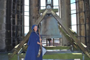 Türmerin Martje Saljé auf dem Turm der Lambertikirche. (Foto: Claudia Große-Perdekamp)