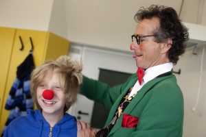 Clinic-Clown Christoph Gilsbach bei der Arbeit. (Foto: UKM)