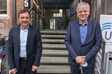 Prof. Alex W. Friedrich, Ärztlicher Direktor und Vorstandsvorsitzender des UKM und Dr. Hans-Albert Gehle, Präsident der Ärztekammer Westfalen-Lippe geben regelmäßig Corona-Updates zur Einschätzung der Situation (Foto: UKM)