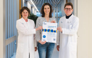 (v.l.:) Zentrumsdirektorin Prof. Annalen Bleckmann, Julia Beusing-Markmann, Koordinatorin für Patientenbeteiligung und Selbsthilfe, und Prof. Philipp Lenz, Geschäftsführer des WTZ Münster haben mit ihrem Team für den Krebstag Westfalen ein vielfältiges Programm zusammengestellt. (Foto (UKM / Heine)