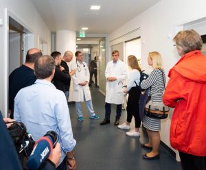 Ungewöhnliches Aufkommen in der UKM-Notaufnahme: Die Medien konnten sich heute ein Bild von den neuen größeren Räumlichkeiten machen. (Foto: UKM/Marschalkowski)