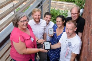 Das Team der Klinikbücherei des UKM um Leiterin Sigrid Audick (l.) freut sich auf den neuen Online-Service. (Foto: Pressefoto)