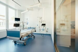 Blick in ein neues Zimmer der Intensivtherapiestation II im Neubau an der Chirurgischen Klinik des UKM. (Foto: UKM/Heine)