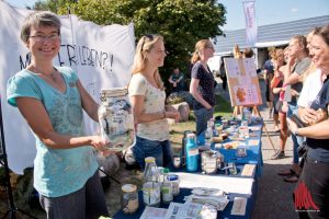 In diesem Glas befindet sich der gesamte Jahresmüll von Maria Lange. "Zero Waste" heißt das Konzept der konsequenten Müllvermeidung. (Foto: Michael Bührke)