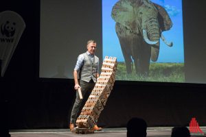 Dirk Steffens erklärt, was unseren Planeten zum Kippen bringt. (Foto: cb)