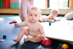 Die Wegwerfwindel ist in vielen Familien ständiger Begleiter beim Aufwachsen des Babys. Die Stoffwindel als Alternative müssen junge Eltern erst ausprobieren. (Foto: vhs Münster)