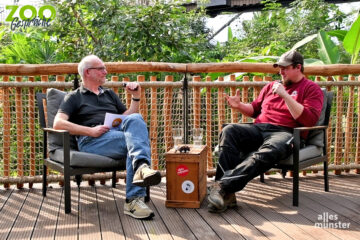 Bereichsleiter Florian Huger (i.) als Gast im Zoogespräch. (Foto: Thomas Hölscher)