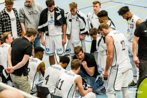 Die WWU Baskets mit Trainer Philipp Kappenstein. (Archivbild: Claudia Feldmann)