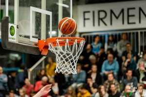 Am Samstag fliegt der Ball wieder in der Halle am Berg Fidel. (Foto: Claudia Feldmann)