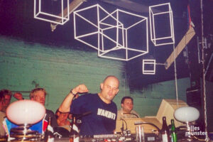 Westbam beim Mysticland 2000 im Cosmic Club. (Foto: Bastian E.)