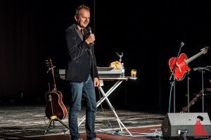 Willy Astor kalauerte am Sonntag in Münsters Aula am Aasee. (Foto: sg)