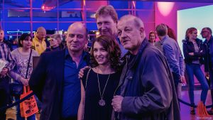 (v.l.) Vittorio Alfieri, Regisseur Thomas Kronthaler, Janina Fautz und Leonard Lansink im Cineplex-Foyer. (Foto: tm)