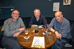 Autor Michael Bührke (l.), Redakteur Thomas Hölscher (m.) und Leonard Lansink während des Interviews. (Foto: privat)