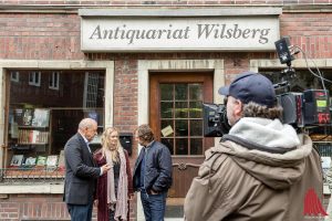 Kameramann Philipp Timme setzt die Hauptdarsteller Leonard Lansink, Anne Kanis und Oliver Korittke in Szene. (Foto: cf)