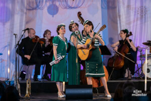 Bei dem Charles Trenet-Klassiker "La Mer" sorgten die Streicher am Donnerstag und Freitag für besondere Gänsehaut-Momente (Foto: Stehan Günther)