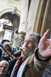 Bei seinem Abschiedskonzert wurde Onkel Willi wie ein Rockstar gefeiert. (Foto: Hälker)