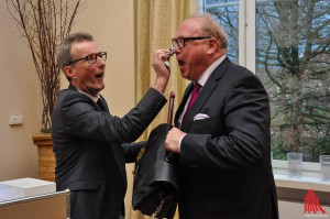 Emotionaler Abschied: Prinz Bernard (r.) war so gerührt, dass Generalprinzmarschall Matthias Christenhusz glatt ein paar Tränen trocken musste. (Foto: je)