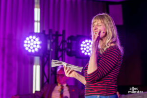 Katinka Buddenkotte trug eine ihrer Poetry Slam-Geschichten vor. (Foto: Thomas Hölscher)