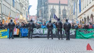 Mit lautstarken und zahlreichen Protesten wird die AfD, wie hier im Februar auf dem Prinzipalmarkt, wieder rechnen müssen. (Foto: wf/weber)