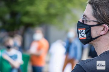 Die Demonstranten waren vorschriftsmässig mit Mund-Nasen-Schutz ausgestattet. (Foto: Thomas Hölscher)