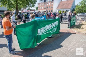 ...und sie hielten vor der Stadthalle Hiltrup die gebotene Distanz von einander. (Foto: Thomas Hölscher)