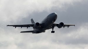 Sechs Corona-Patienten aus Süddeutschland werden auf sechs Krankenhäuser in der erweiterten Region verteilt. Zum Einsatz kommt auch ein A310 MedEvac der Luftwaffe. (Symbolbild: Bundeswehr / Miriam Altfelde)