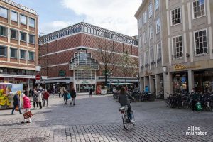 Keine Ausgangssperre und ohne negativen Test in Geschäfte: Weil Münster heute eine Inzidenz von 98,6 hat, greift die "Bundesnotbremse" noch nicht. (Archivbild: Thomas Hölscher)