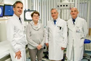 Priv.-Doz. Dr. Ulrich Peitz, Ursula Liebig, Prof. Dr. Dr. Matthias Hoffmann und Dr. Erik Allemeyer in der Endoskopieabteilung der Raphaelsklinik. (Foto: mb)