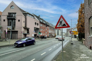 Das Tiefbauamt führt in der Münzstraße zwischen Jüdefelderstraße und Hollenbeckerstraße Instandsetzungsmaßnahmen durch. (Foto: Thomas Hölscher)