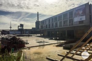 Auf der Hafencenter-Baustelle ist seit Februar 2018 Baustopp. (Foto: Thomas Hölscher)