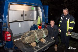 Horst Schöwe (li.) und Peter Asmussen vom Kampfmittelbeseitigungsdienst haben die Bombe entschärft. (Foto: Thomas Hölscher)