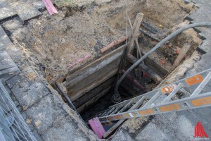 In dieser Baugrube lag der Bombenkörper in rund 3 Meter Tiefe. (Foto: th)