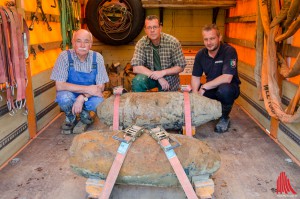 (v.l.:) Heinz-Dieter Berchem, Horst Schöwe und Peter Asmussen vom Kampfmittelbeseitigungsdienst haben die Bomben unschädlich gemacht. (Foto: th)