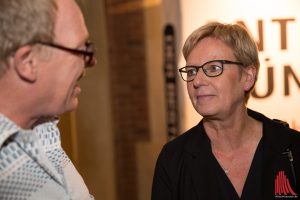 Maria Klein-Schmeink von den Grünen, hier im Gespräch mit ALLES MÜNSTER Redakteur Ralf Clausen, macht sich schon Gedanken über die zukünftige Zusammarbeit mit den anderen Parteien im Bundestag. (Foto: cabe)