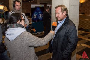 Matthias Lückertz von der Kaufmannschaft musste Niederlage auch im TV-Interview eingestehen. (Foto: th)