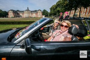 Die nächste Lady Cabrio Rallye vor dem Schloss wartet bereits. (Archivbild: Jennifer von Glahn)