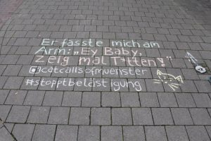 #stopcatcalling - unter diesem Schlagwort geht eine Gruppe mit Kreide und Instagram gegen Belästigung vor. (Foto: catcallsofmuenster)