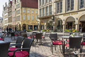 Auch in Münster haben nach dem Lockdown viele Gastronomie-Betriebe wieder geöffnet. Den großen Ansturm gab es bislang allerdings nicht. (Archivbild: MIchael Bührke)