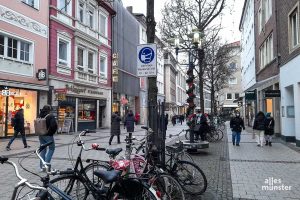 Die Maskenpflicht in der Innenstadt entfällt ab nächster Woche. Dann sollen auch die Schilder wieder abgebaut werden. (Archivbild: Sonja Rohe)