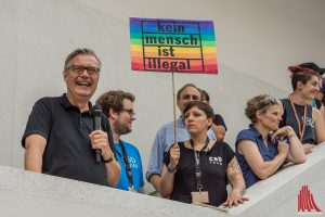 Museumsdirektor Dr. Hermann Arnhold begrüßte den CSD im LWL-Museums für Kunst und Kultur. Neben ihm Andreas Sahner und Lydia Dietrich. (Foto: th)