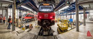 In der großen Halle können drei vollständige Züge gleichzeitig gewartet werden. (Foto: wf / Weber)