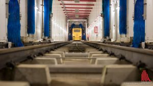 Ein bisschen länger als die für Autos ist die Waschanlage für die Züge der DB-Regio. (Foto: wf / Weber)