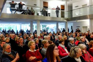 Viele Bürger kamen zur Veranstaltung ins Foyer der Bezirksregierung Münster. (Foto: rc)