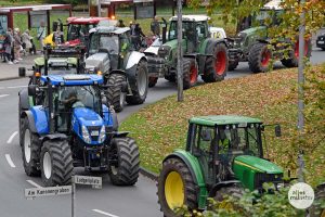 Der Konvoi der Landwirte führte auch durch den Ludgerikreisel. (Foto: Michael Bührke)